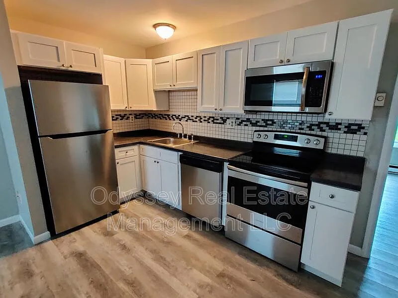 1 bed, 1.0 bath, 500 sqft, $1,600 — Photo 2