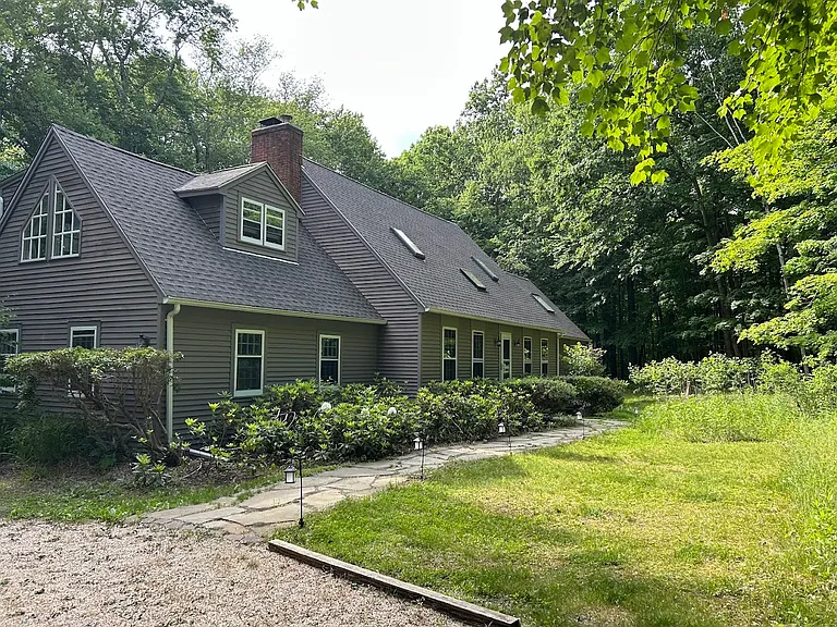 32 Revere Rd — Photo 2