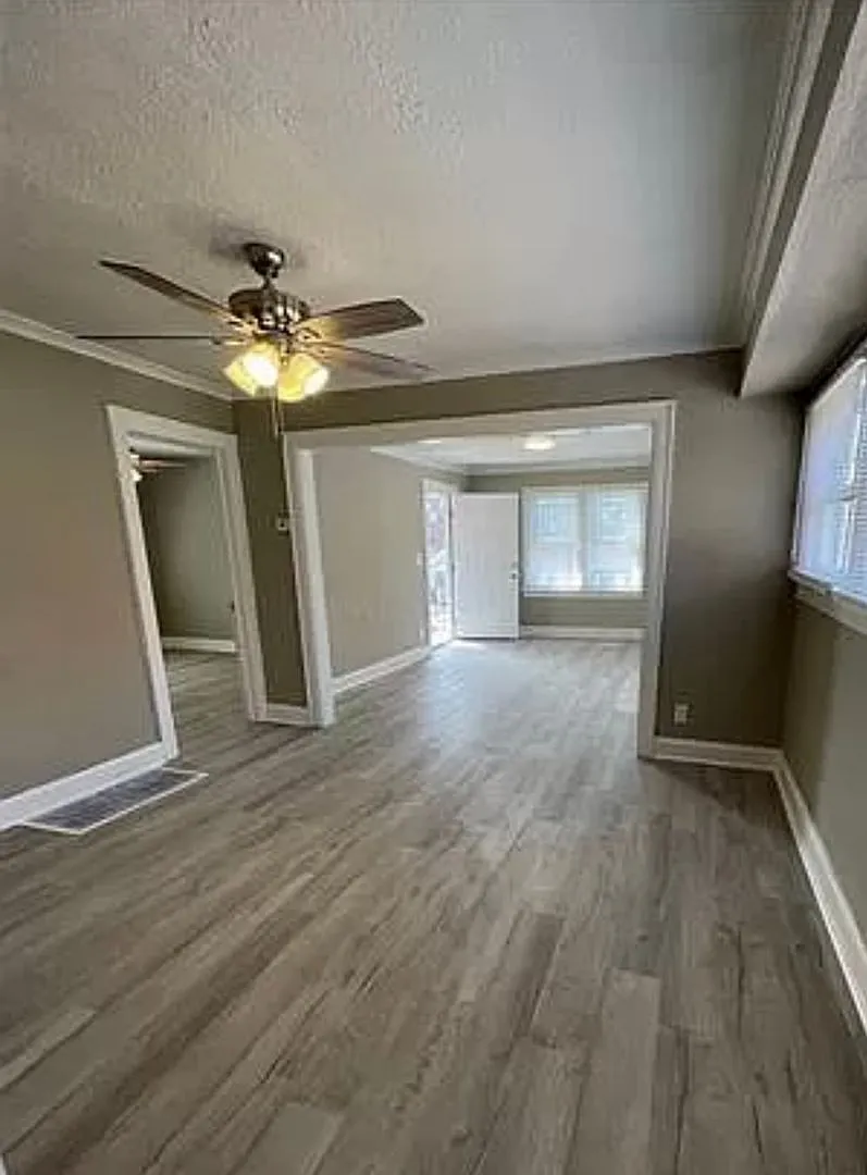 Cute Midtown 2 Bedroom Home For Rent! — Photo 3