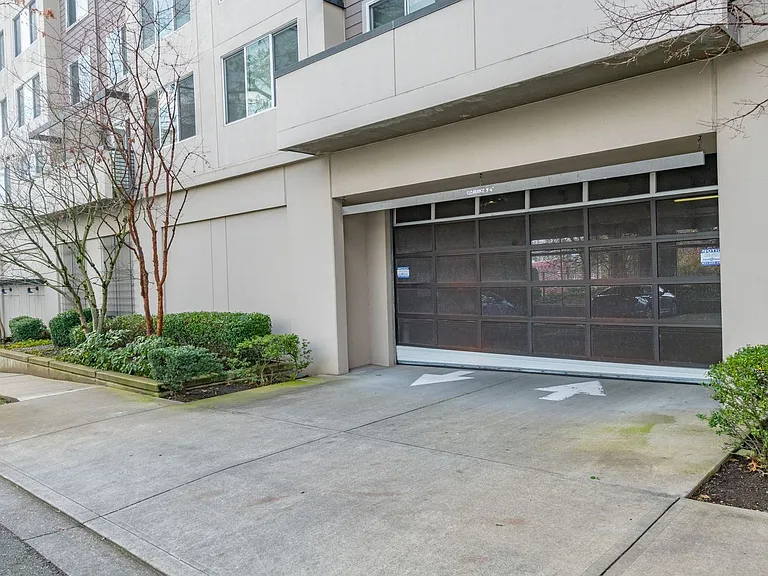 303 NE 16th Ave — Photo 44