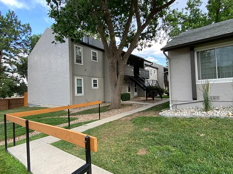 2301 E Fremont Ave #U9 — Photo 70