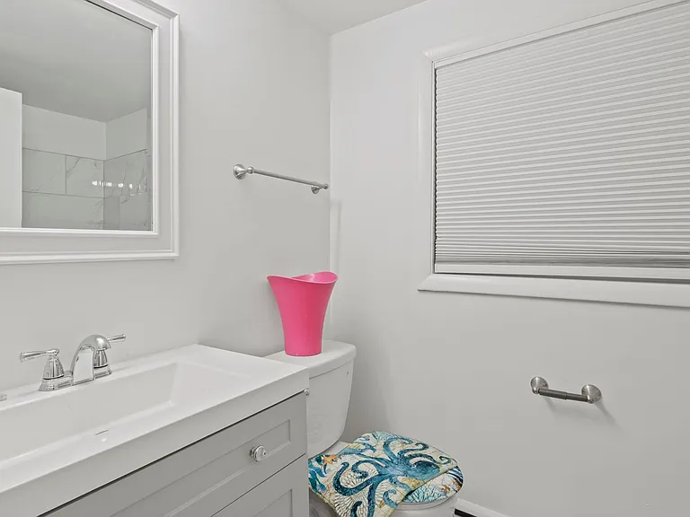 Creekside Apartments — Photo 25