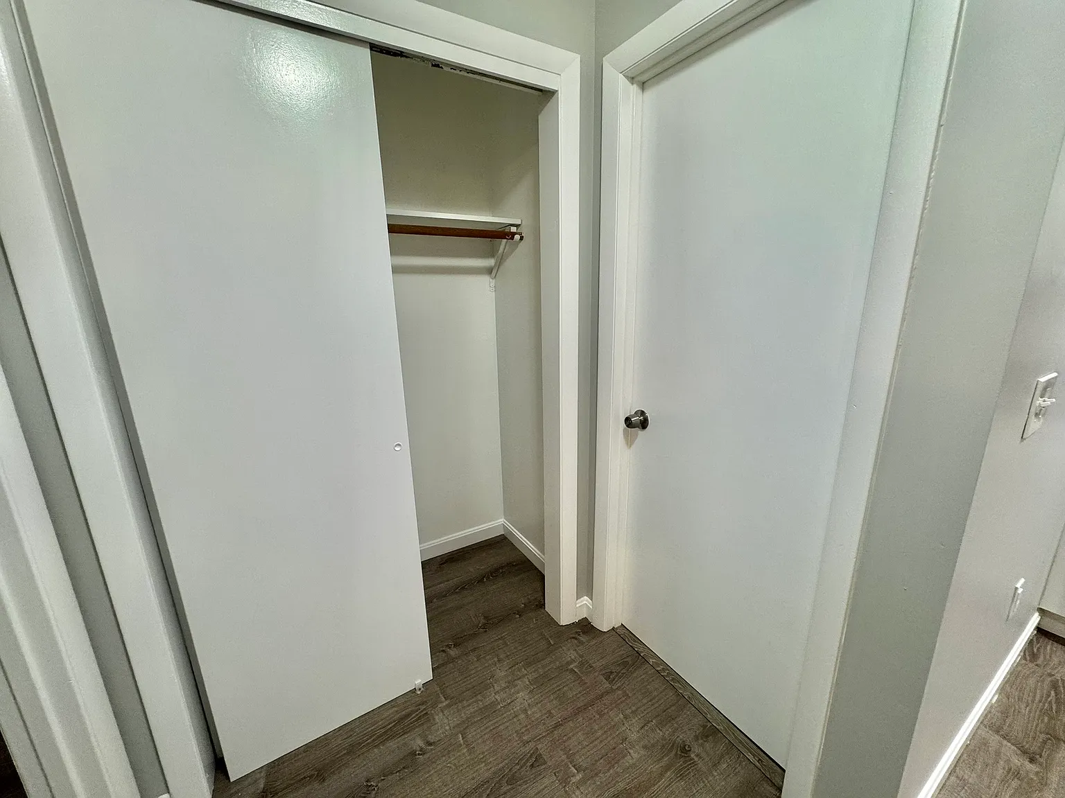 437 Sunderland Road - E — Photo 2
