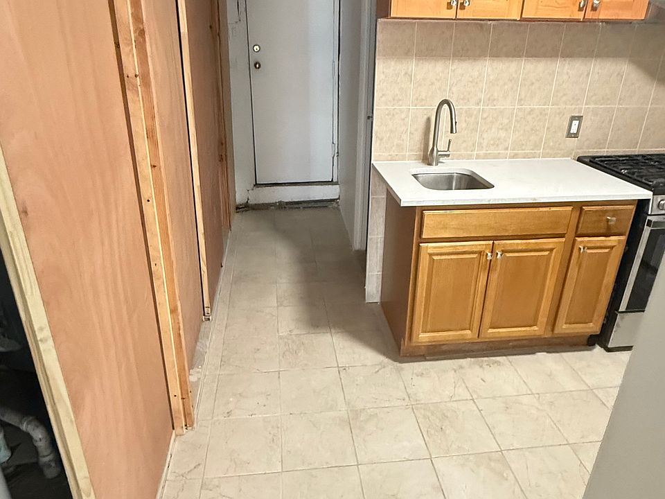 2nd image of 4753 Carpenter Ave Floor Basement