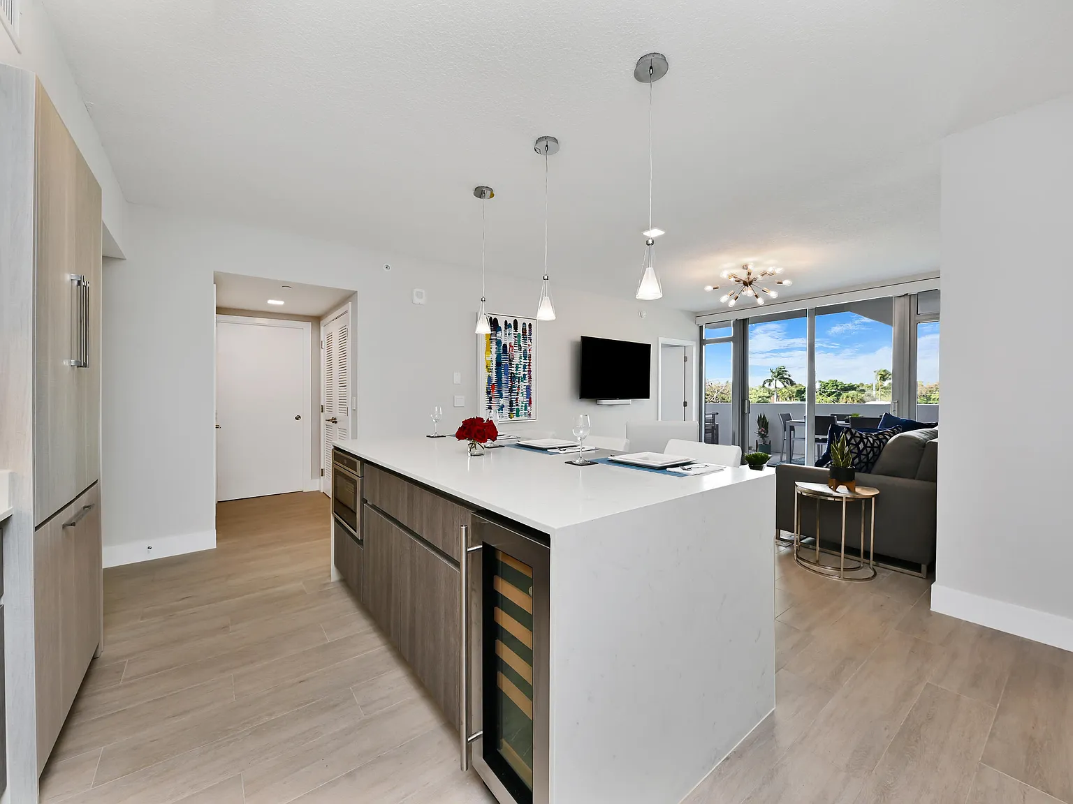 2 bed, 2.0 bath, 1118 sqft, $6,750 — Photo 4