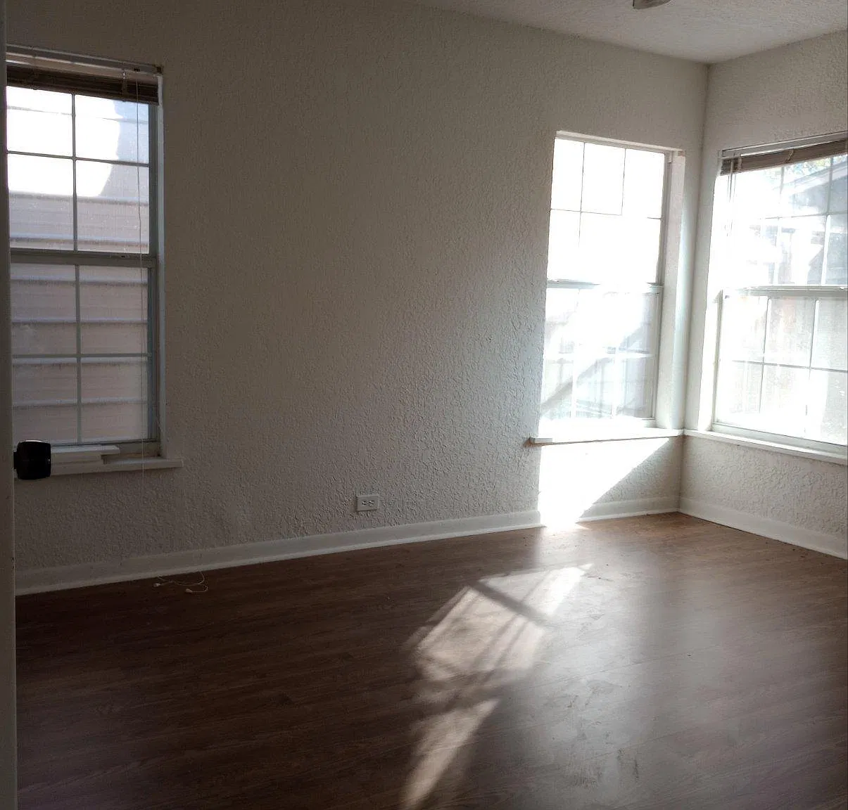 819 Rosehill Dr — Photo 4