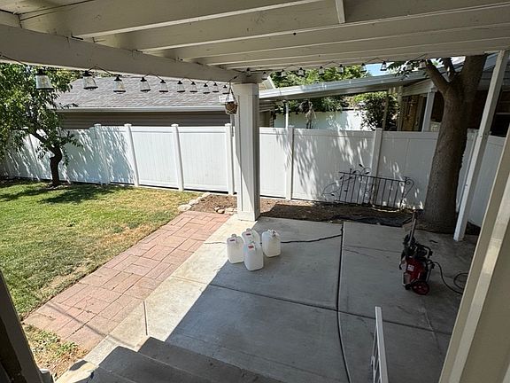 4th image of 1622 E Gregson Ave