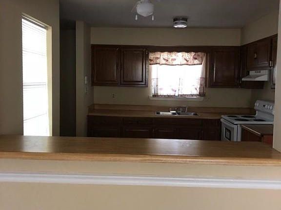 3rd image of 8055 Ashbrook Dr