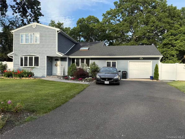 11 Mallard Avenue, Selden, NY 11784