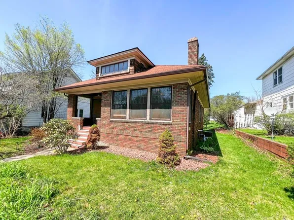 427 8th St, Baraboo, WI 53913