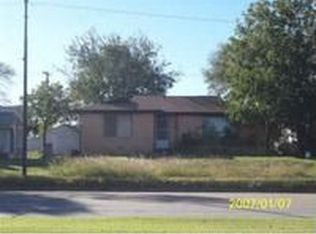 811 N 4th St, Sayre, OK 73662