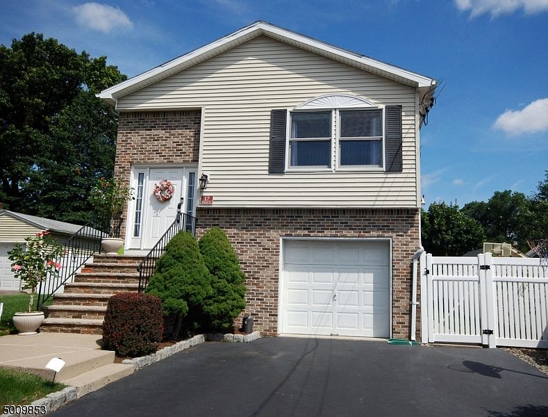 1st image of 17 Waldwick Ave