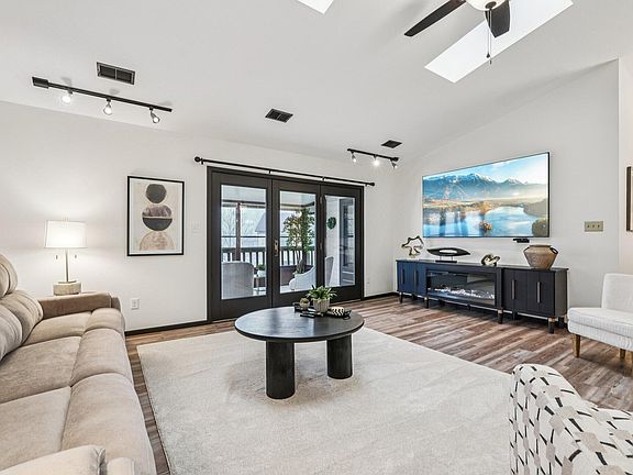 4th image of 4116 80th Pl