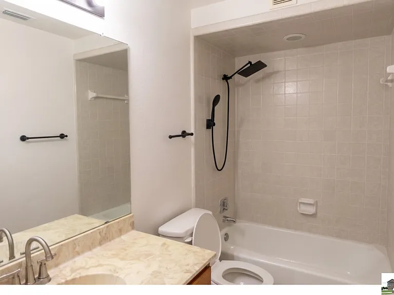 1410 Becker Dr — Photo 12