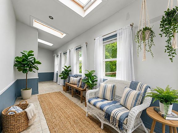 3rd image of 28 Tremont St