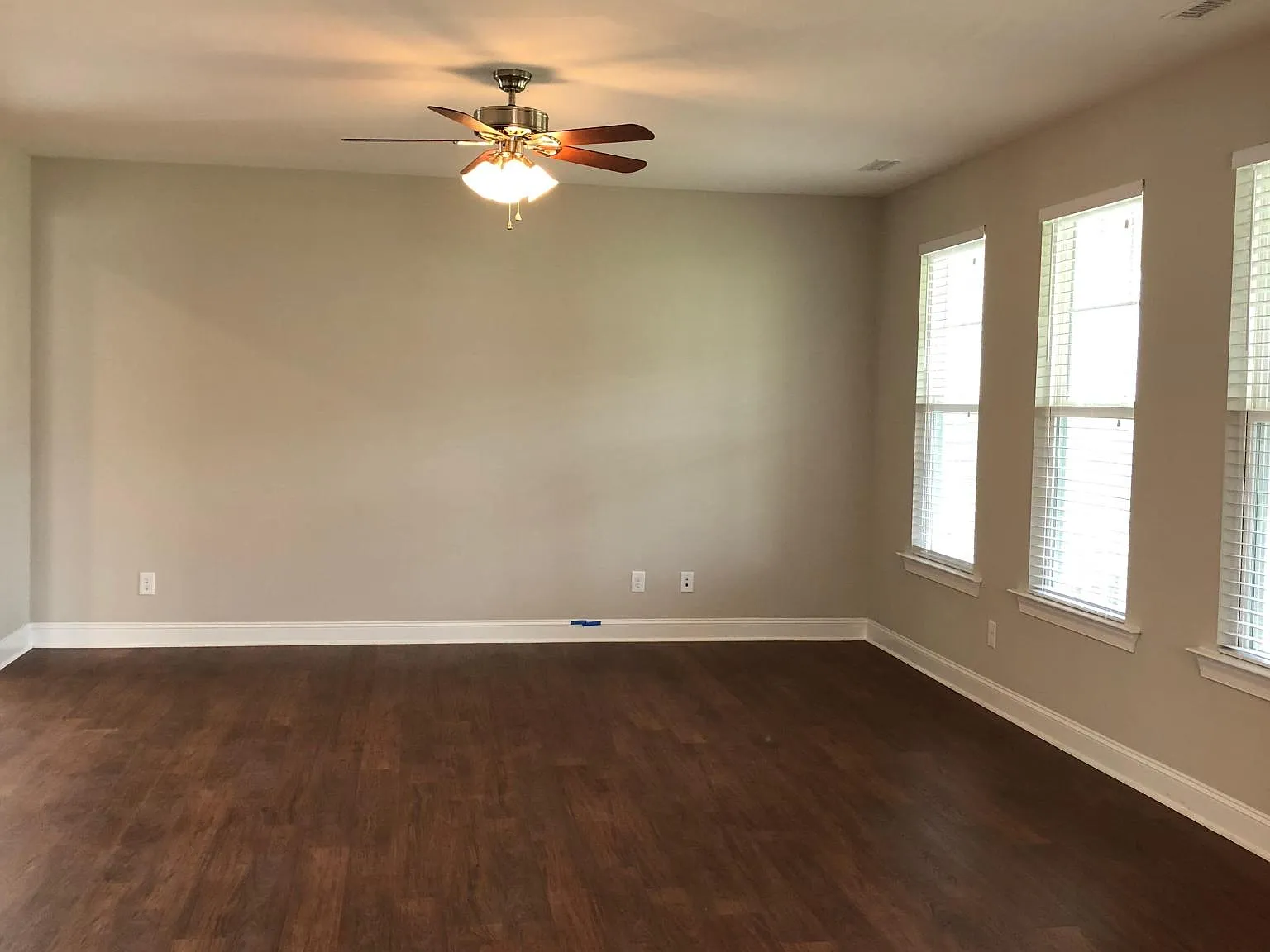 3 bed, 2.5 bath, 1800 sqft, $2,145 — Photo 4