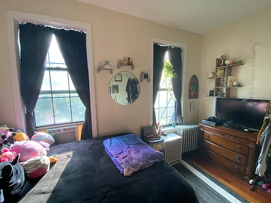 Rented by Nooklyn NYC LLC | media 4