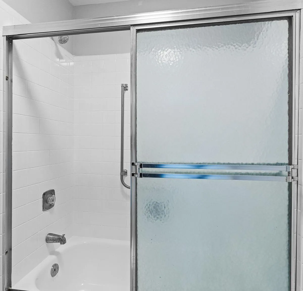2 bed, $1,200 — Photo 2