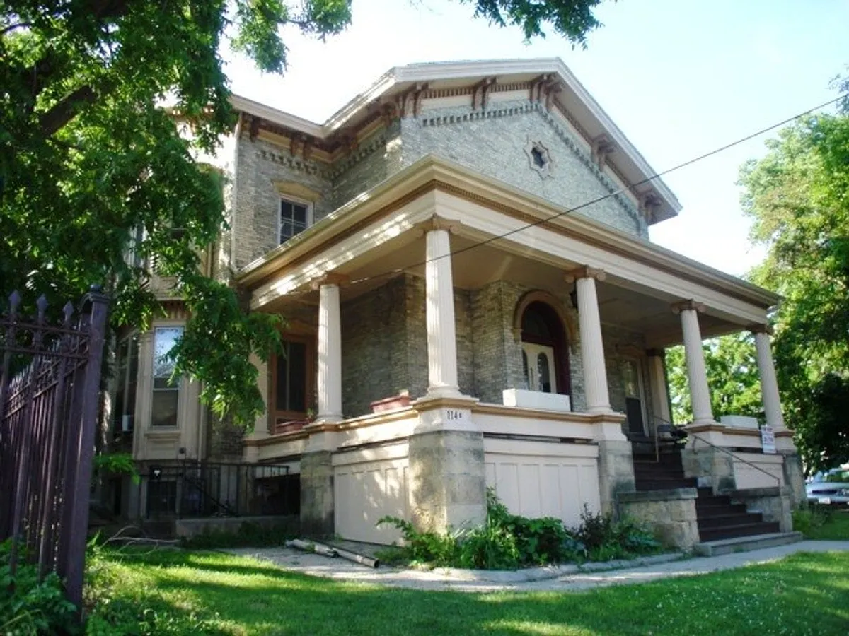 Building Photo - 116 E Gorham St