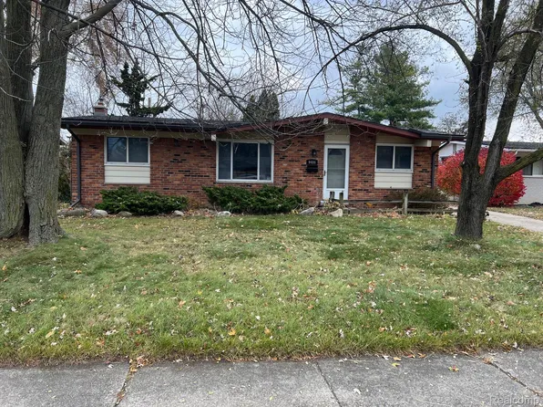 9486 Patton St, Livonia, MI 48150