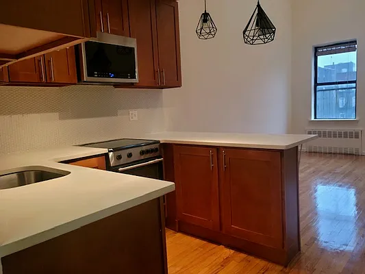 Rented by Chartwell Manhattan Realty | media 16