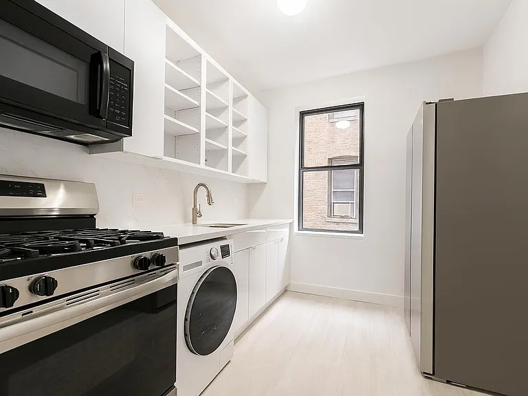 3415 Broadway #2N — Photo 3