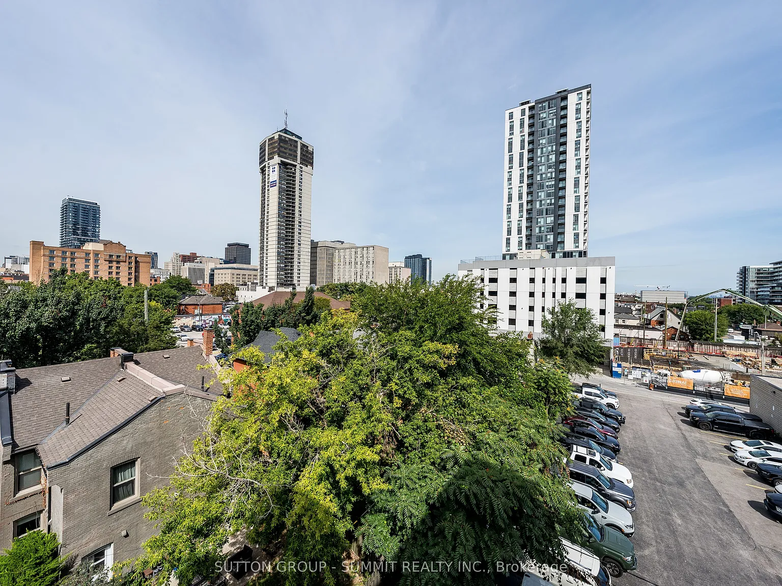 175 Hunter Condos — Photo 1