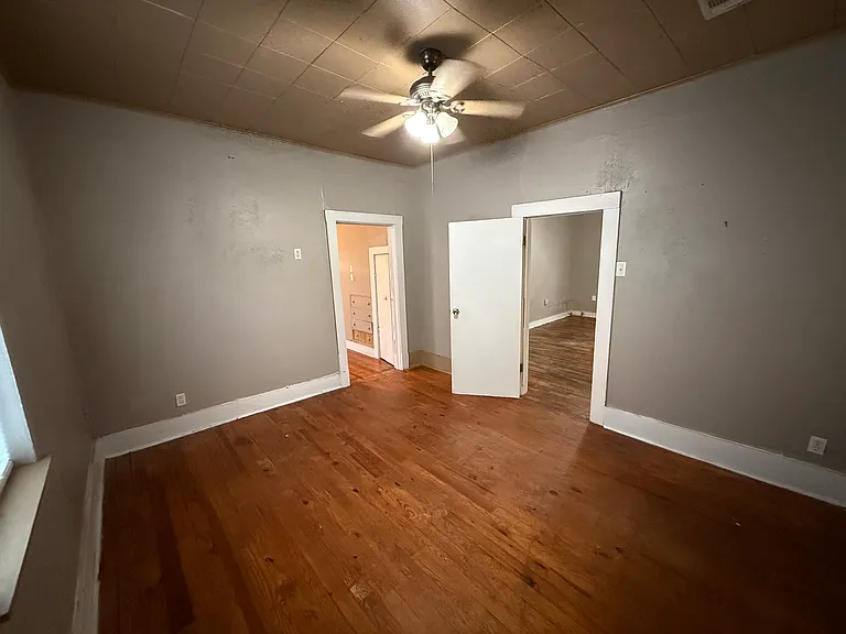 1138 E Jones Ave — Photo 7