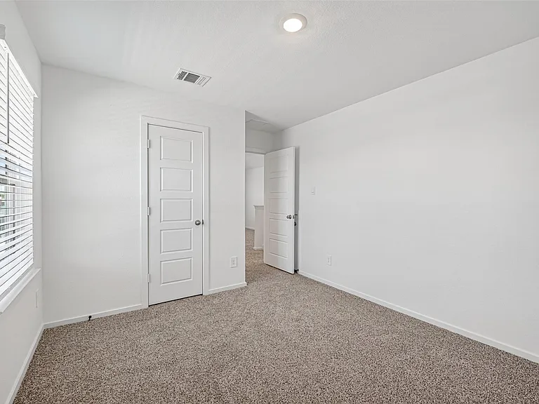 407 Robin St — Photo 30