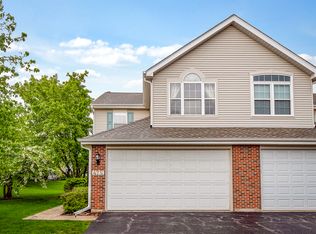 47 S Oakhurst Dr, Aurora, IL 60504