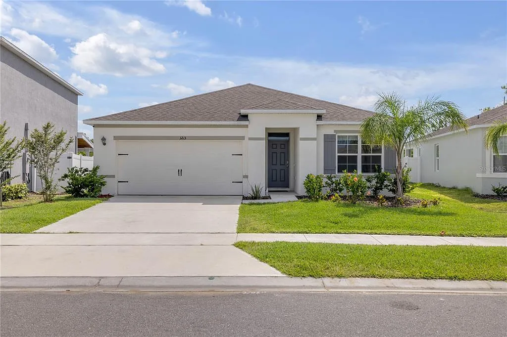 3 bed, 2.0 bath, 1690 sqft, $2,500 — Photo 1
