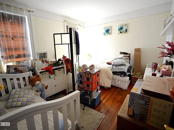5th image of 3015 33rd St APT 2D
