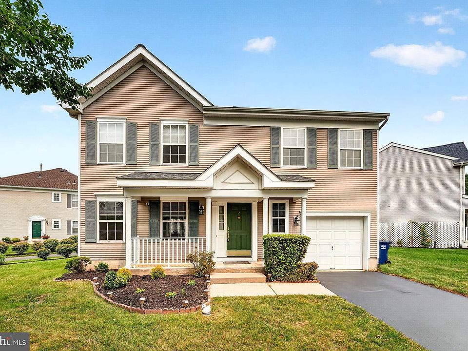 1st image of 3 Fountayne Ln