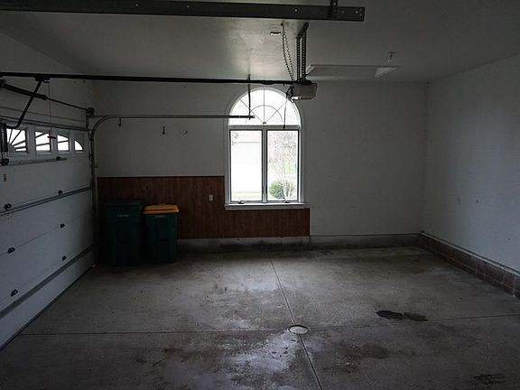 3rd image of 3459 Magnolia Dr