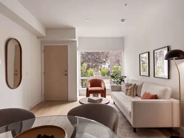 378 W 45th Ave #207, Vancouver, BC V5Y 2W6