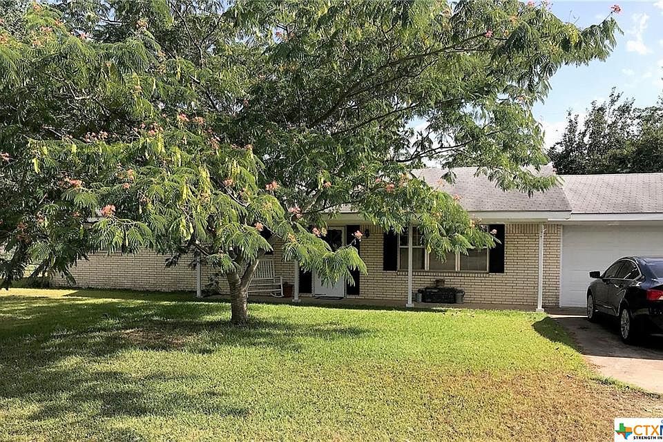 1st image of 319 Gateway Cir