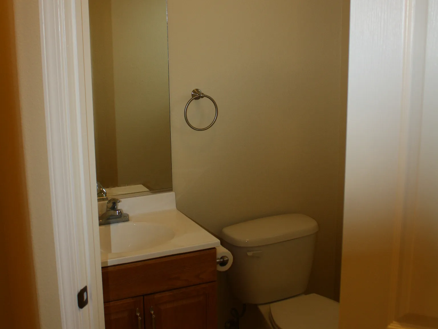 3 bed, 2.5 bath, 1381 sqft, $2,300 — Photo 4