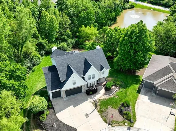 10223 River Hills Ct, Parkville, MO 64152