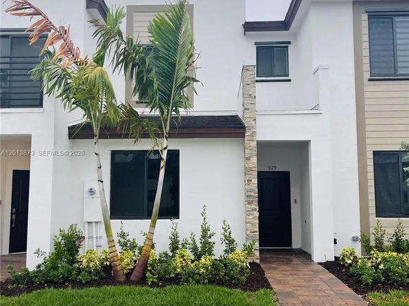 929 NE 211th St, Miami, FL 33179