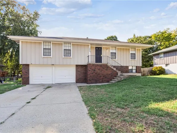 306 SW Sunset Dr, Lees Summit, MO 64081
