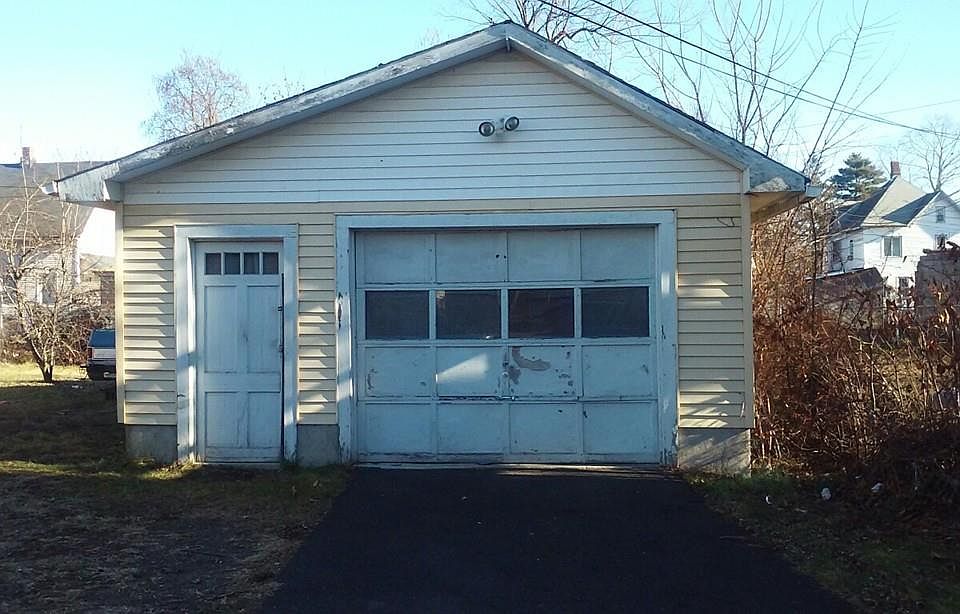 2nd image of 179 Hancock St
