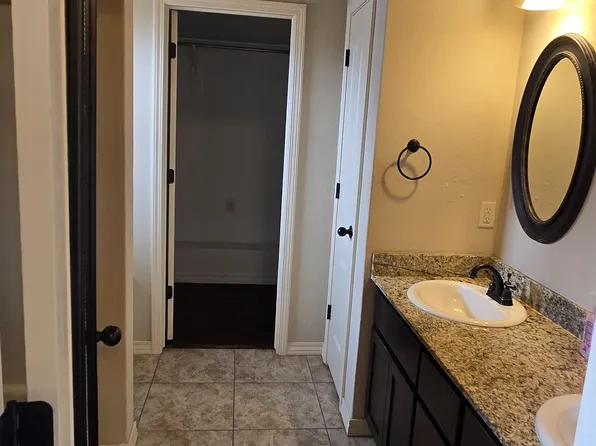 803 E Marietta Ct, Rogers, AR 72758