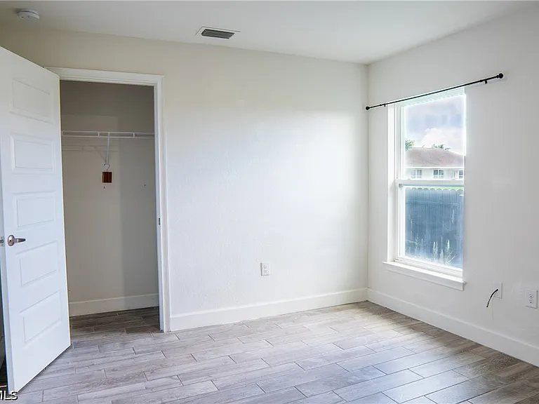 1100 Diplomat Pkwy W — Photo 25