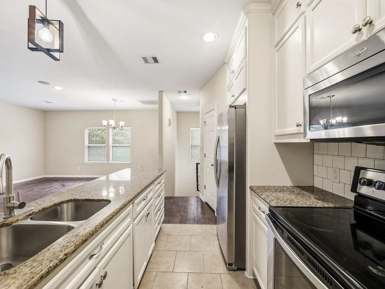 2 bed, 2.5 bath, 1648 sqft, $2,000 — Photo 3