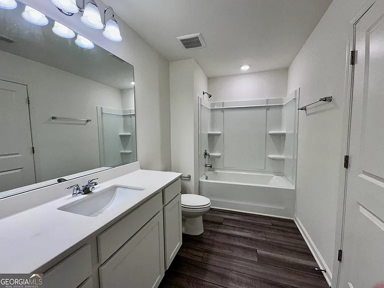 1066 Paddington Dr — Photo 10