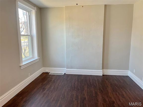 4th image of 3640 Liermann Ave