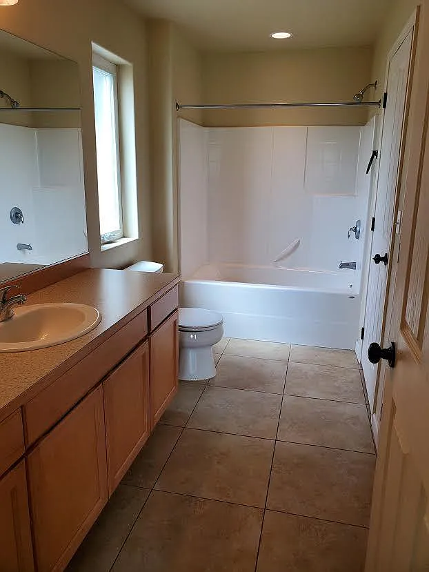 4 bed, 1710 sqft, $2,500 — Photo 4
