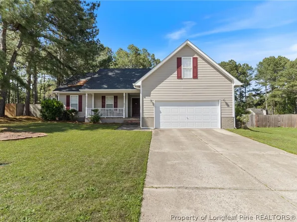 105 Winterfield Dr, Raeford, NC 28376