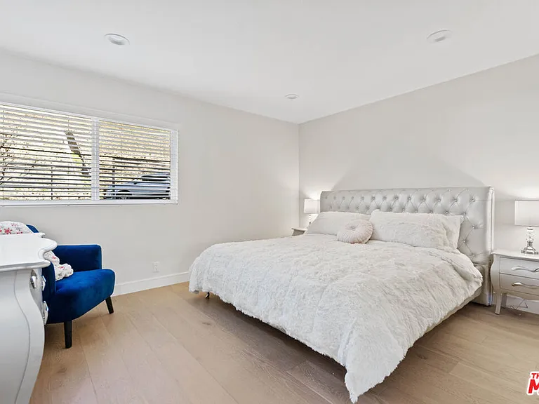 8961 Farralone Ave — Photo 29