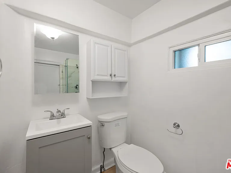 11924 Rochester Ave — Photo 27